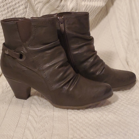 Patrizia Shoes - Patrizia women's dress boot bootie Size 9/39